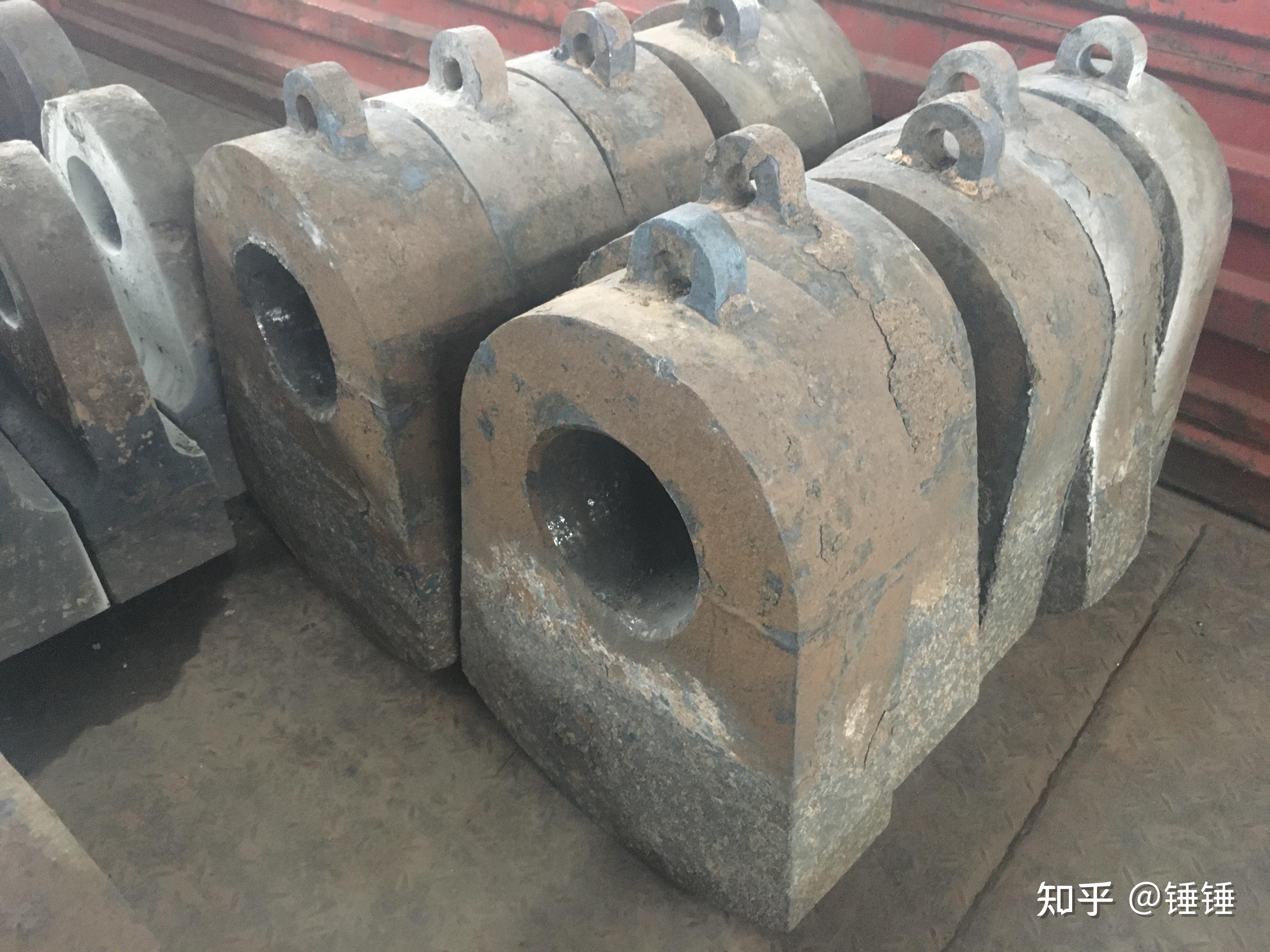 水泥廠破碎機(jī)錘頭廠家定制的錘頭有哪些特點(diǎn),用到哪些工藝?和鋼廠,磚